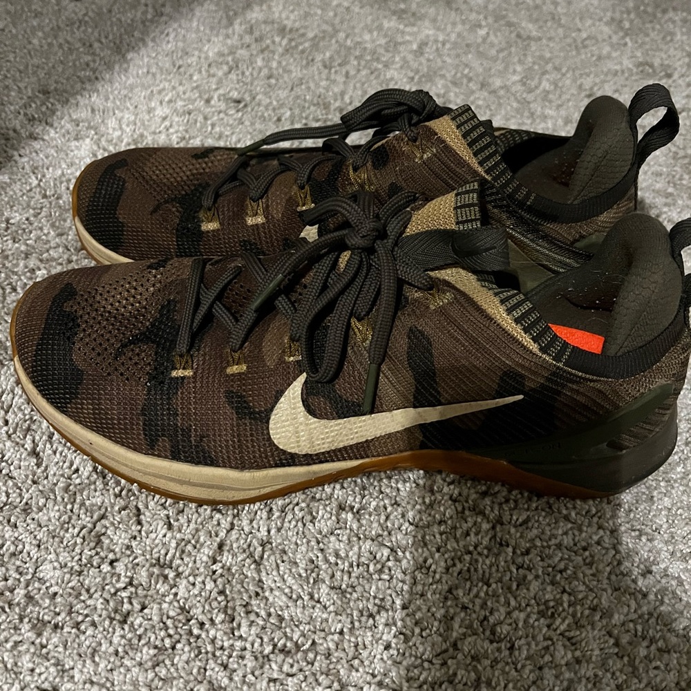 Nike men’s running shoes. EUC, sz 11.5